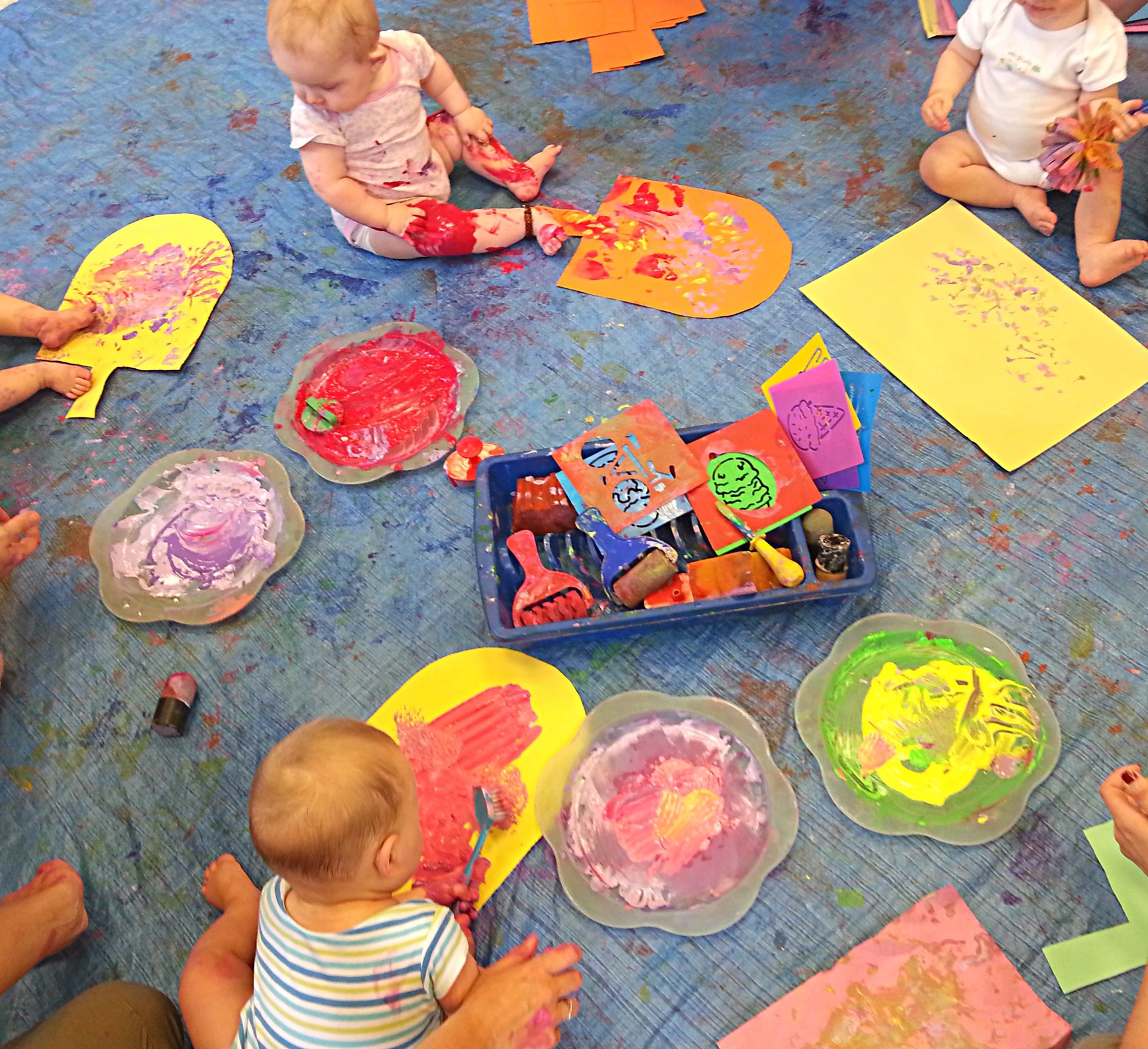 Sei una struttura che ospita bambini dai 16 mesi fino ai 5 anni? Offriamo collaborazioni annue oppure giornate speciali dedicate al mondo dell'arte.